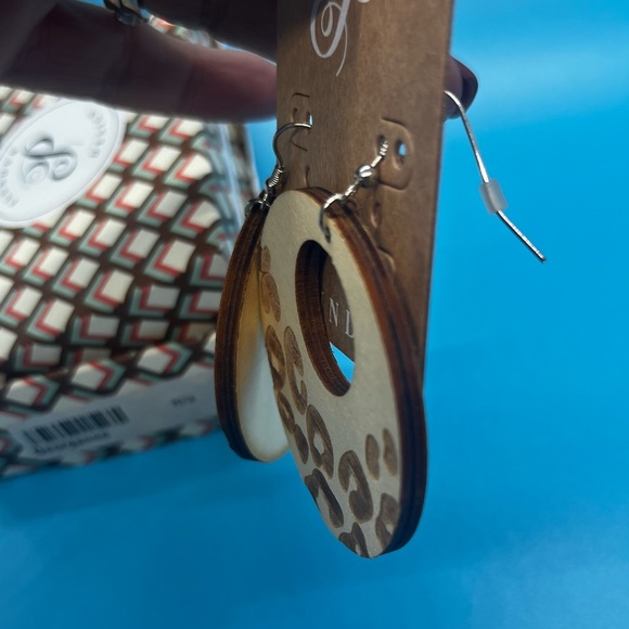 Plunder Design Wood Leopard style earrings~New in box - Picture 4 of 4